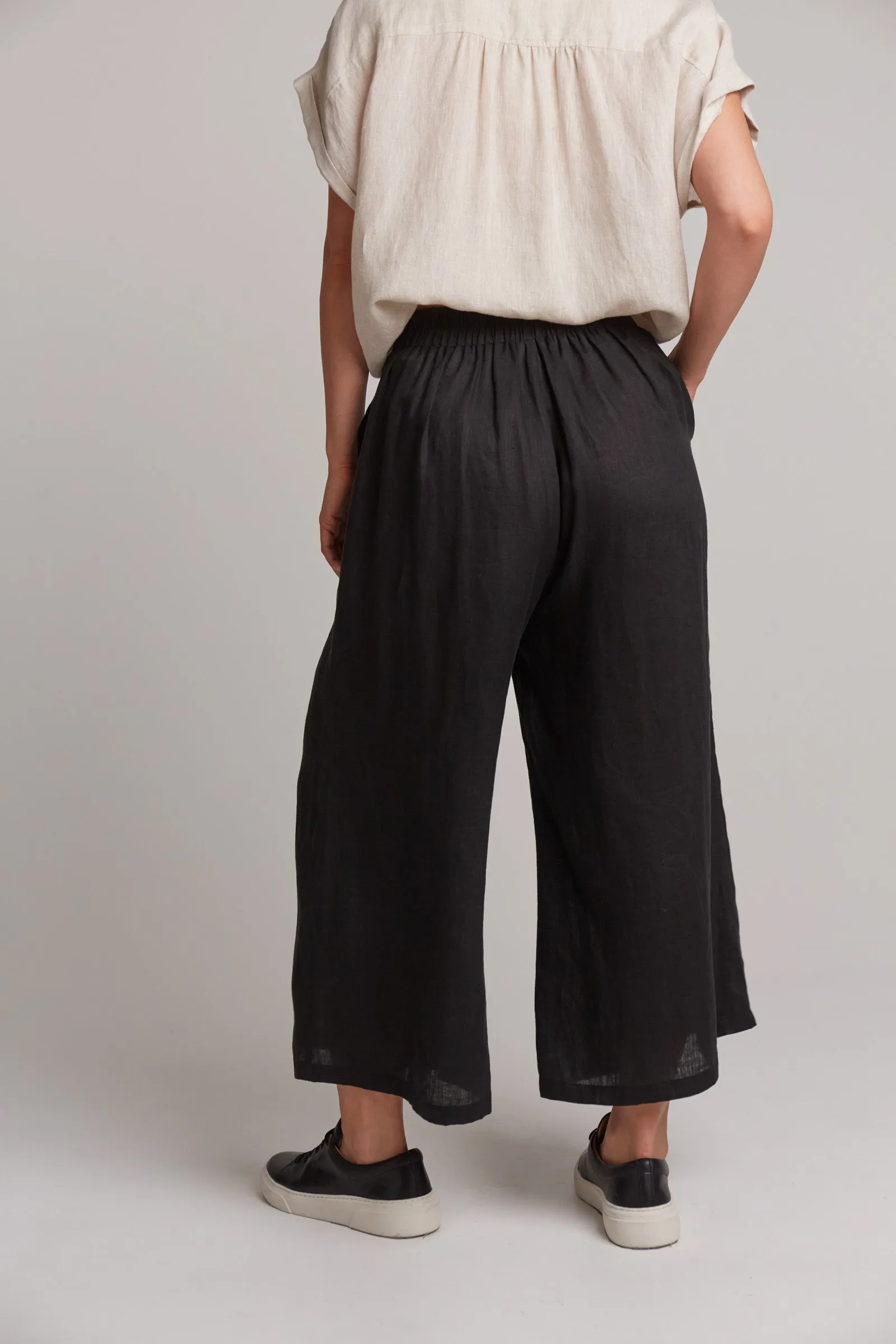 Studio Crop Linen Pant - Black